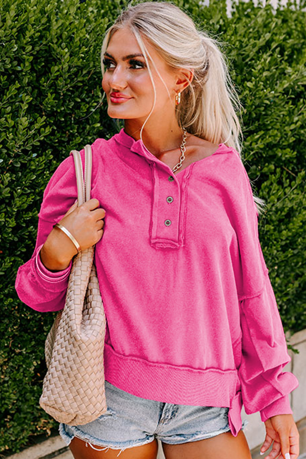 Slouchy Henley-Sweatshirt mit tief angesetzter Schulterpartie in Pink