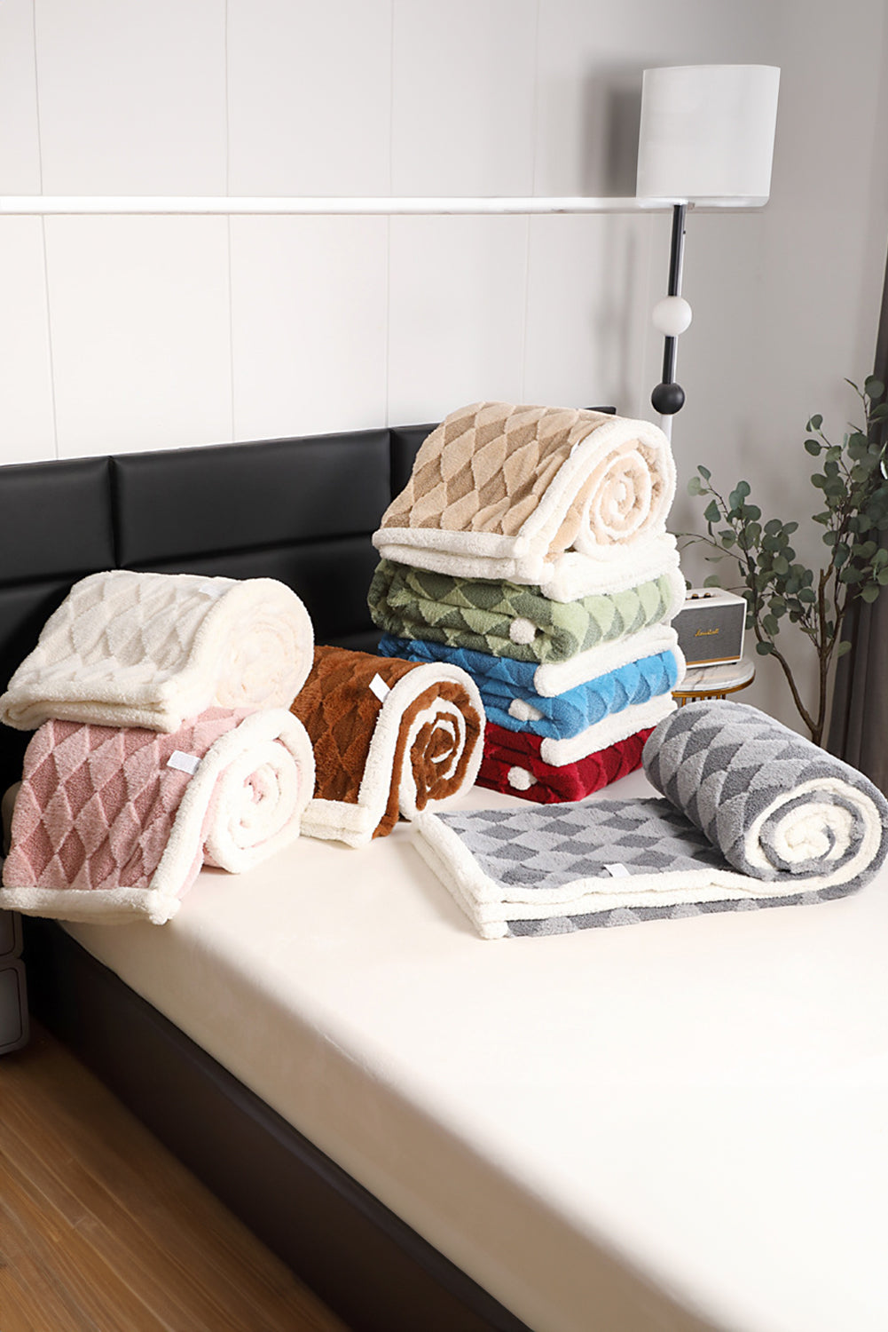 Pink Soft Diamond Pattern Plush Blanket