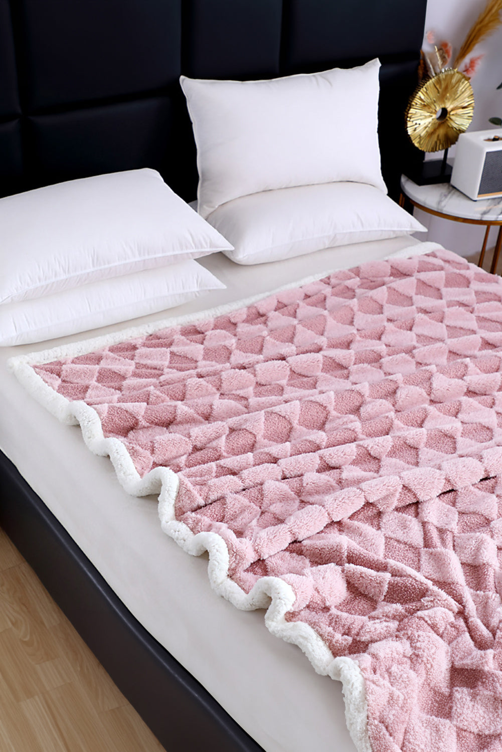 Pink Soft Diamond Pattern Plush Blanket