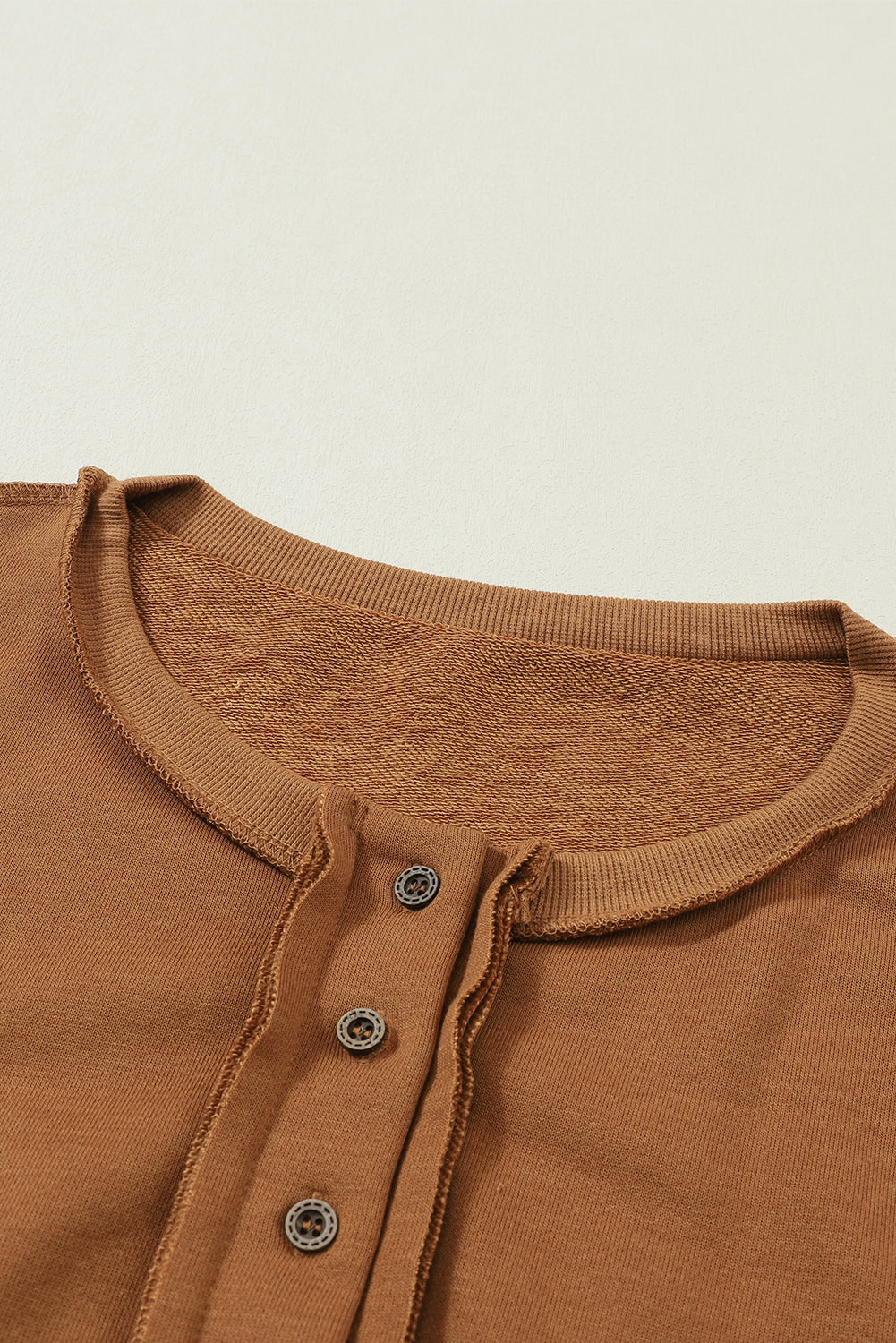 Slouchy Henley-Sweatshirt mit tief angesetzter Schulterpartie in Pink