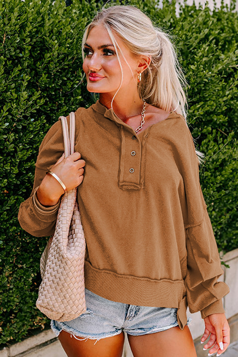 Slouchy Henley-Sweatshirt mit tief angesetzter Schulterpartie in Pink