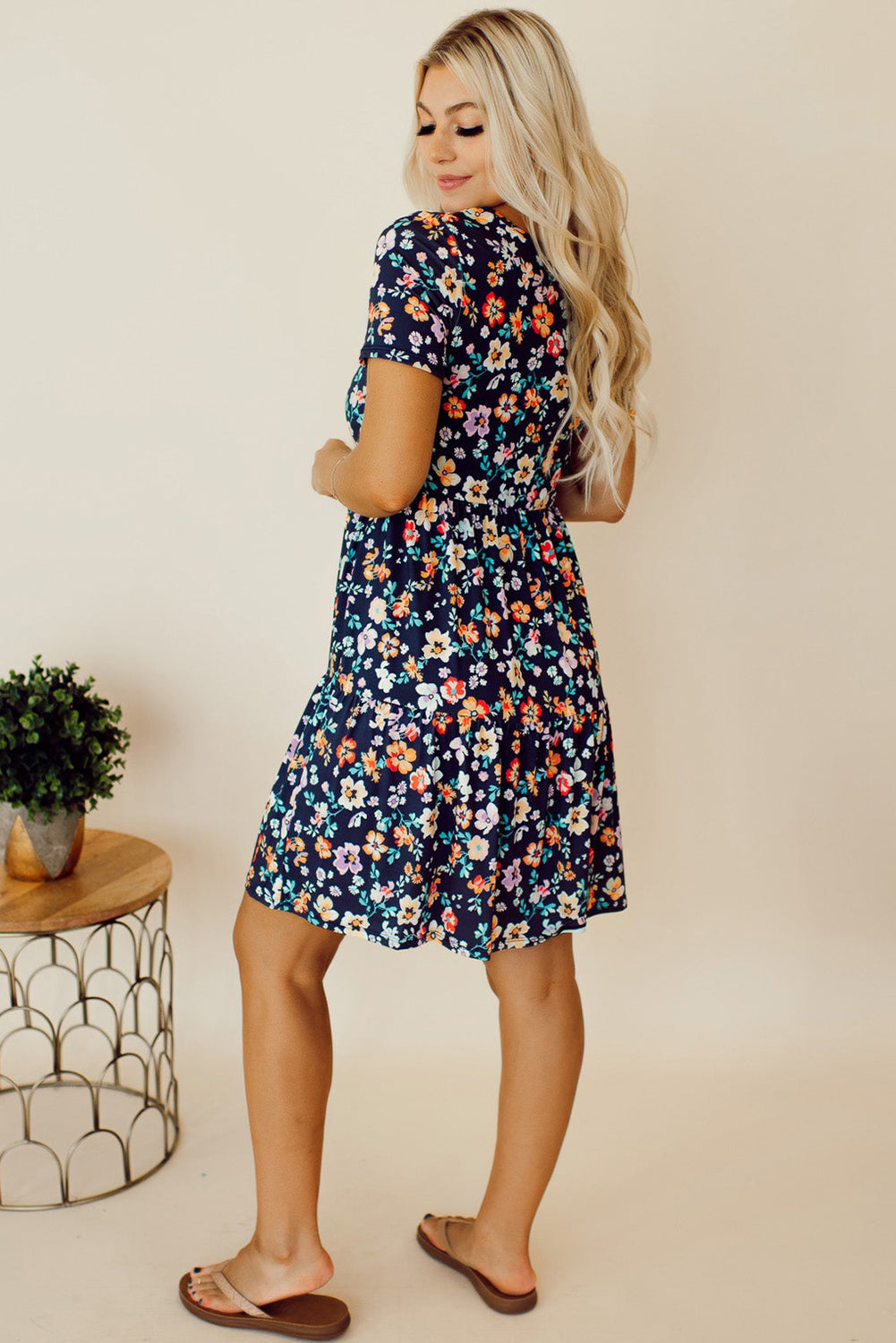 Minivestido bohemio floral con cintura fruncida y corte en A azul