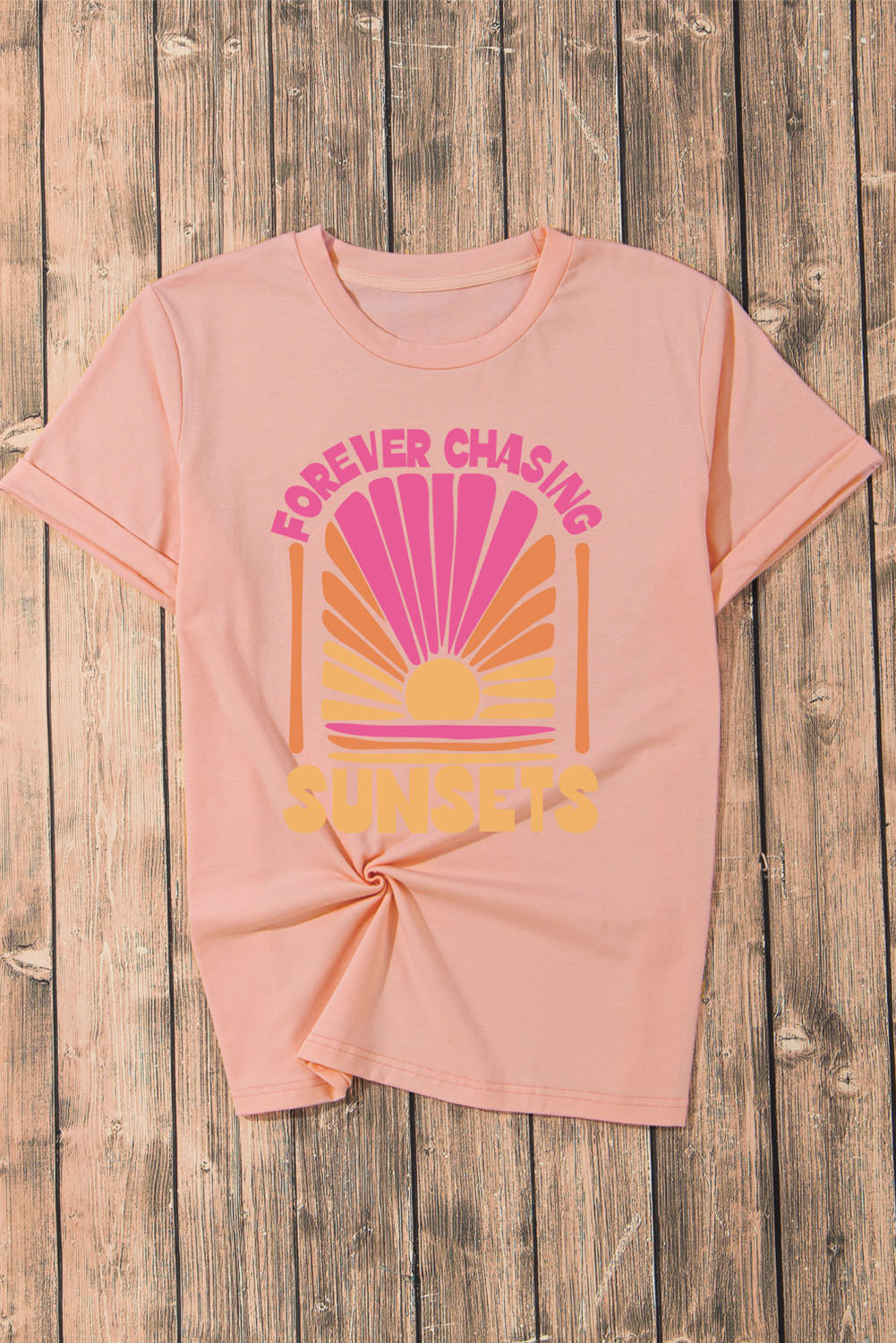 Camiseta rosa con cuello redondo y gráfico FOREVER CHASING SUNSET