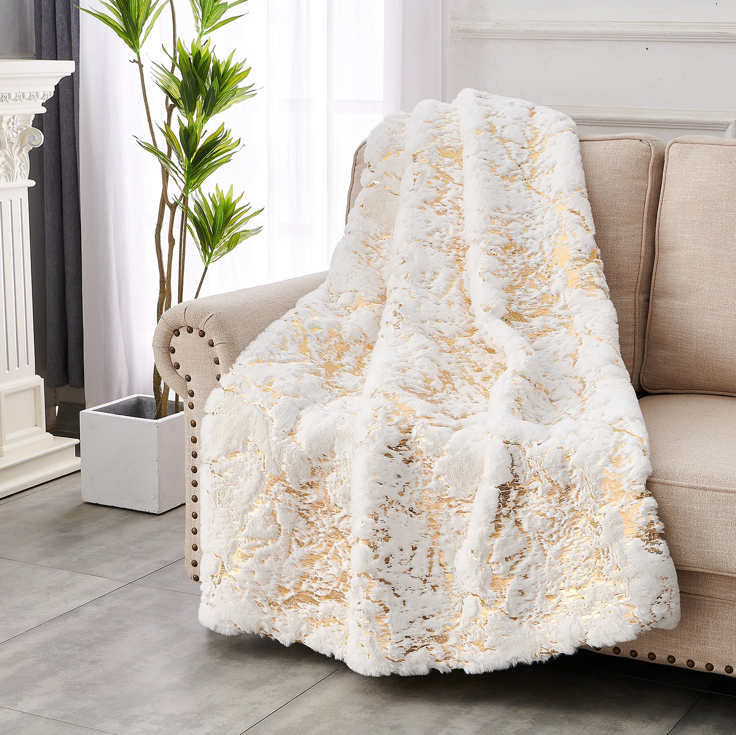 White Luxury Chinchilla Faux Fur Gilded Throw Blanket