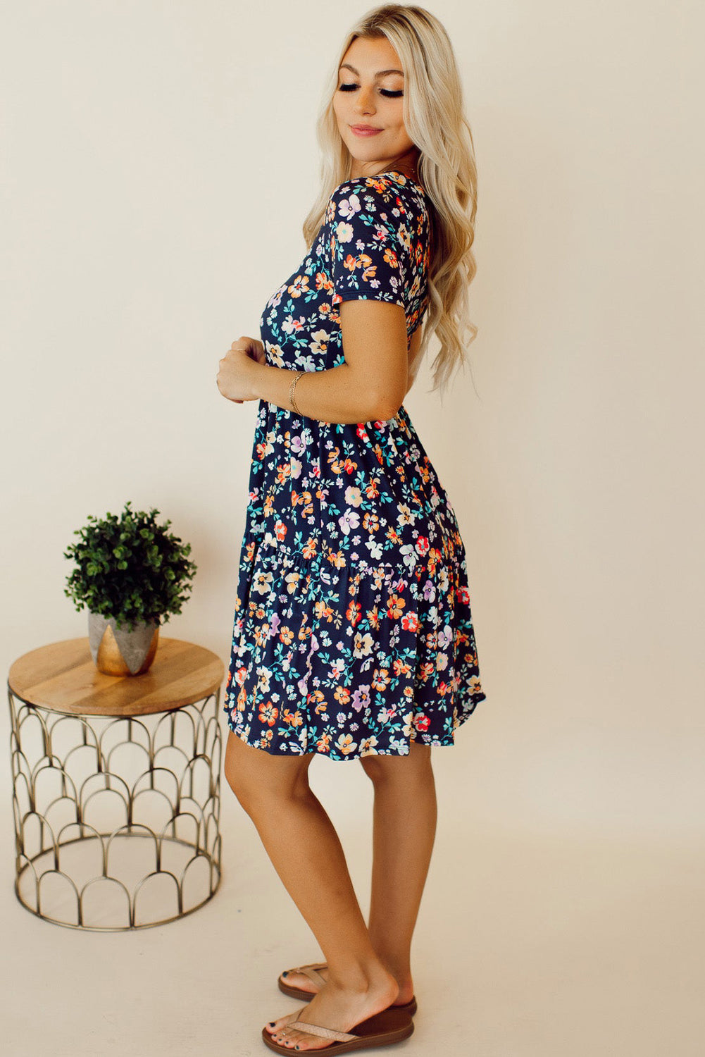 Minivestido bohemio floral con cintura fruncida y corte en A azul