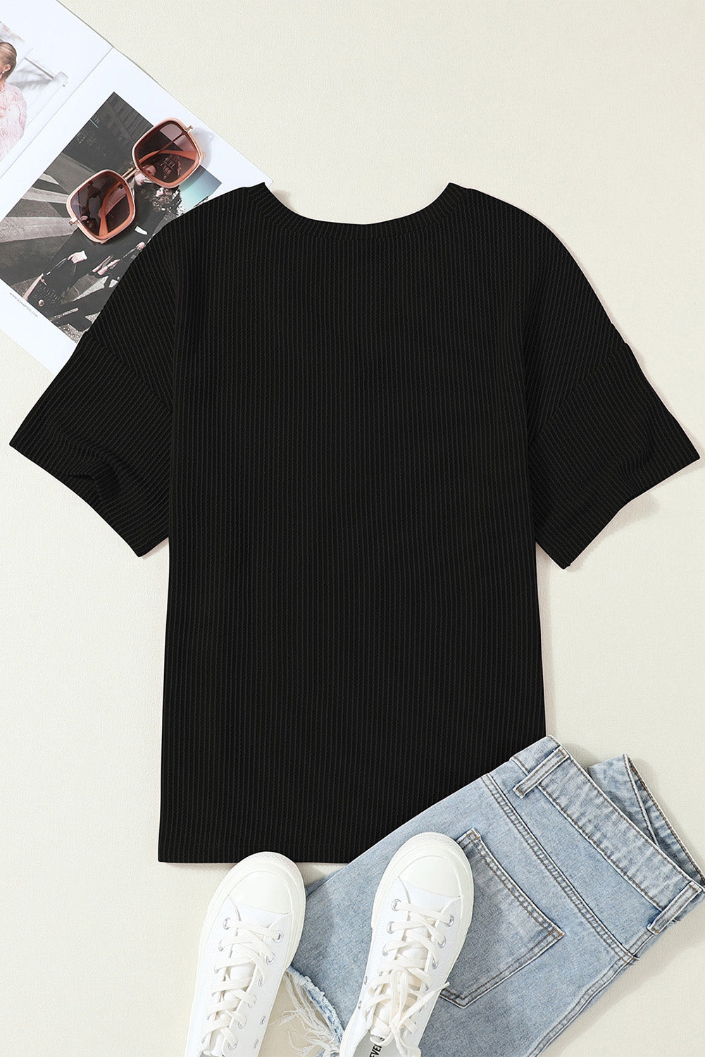 Camiseta de manga caída con bolsillo y cuello en V de canalé negra