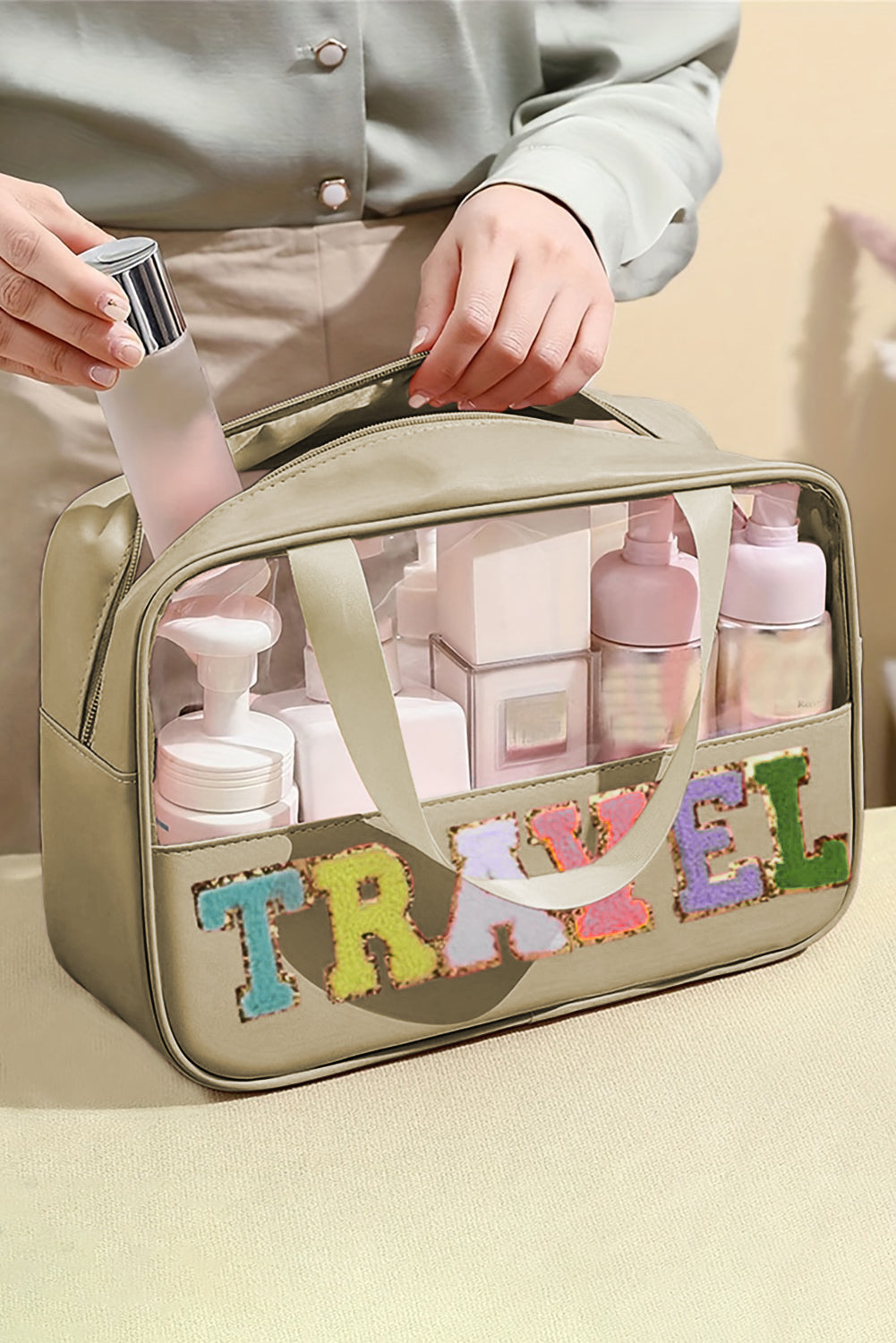 Bolsa de maquillaje de PVC transparente con letras de chenilla de TRAVEL negra