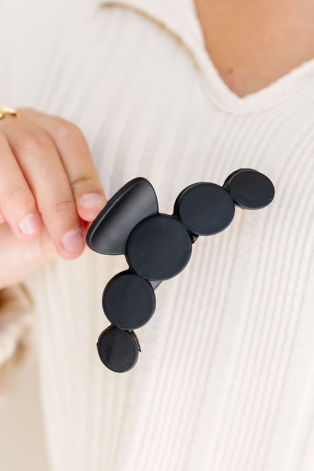 Black Minimalist Five Circles Frosted Hair Claw Clip