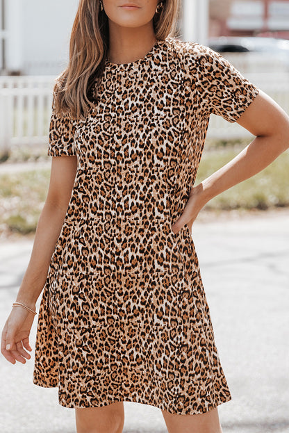 Vestido informal con estampado de leopardo y cuello redondo, manga corta, corte A