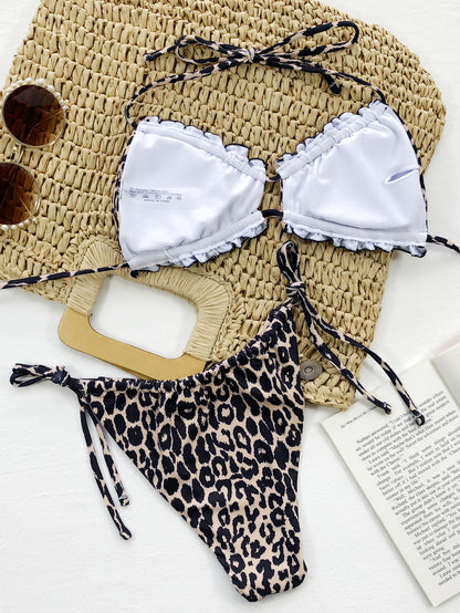 Conjunto de bikini con cuello halter y detalle de volantes