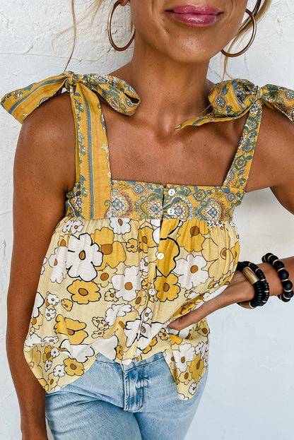 Top con tirantes y nudo bohemio con patchwork floral amarillo