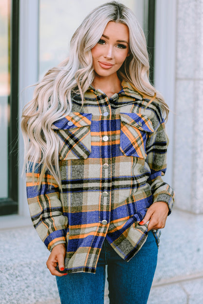 Chaqueta estilo camisa con bolsillo delantero y botones a cuadros rojos