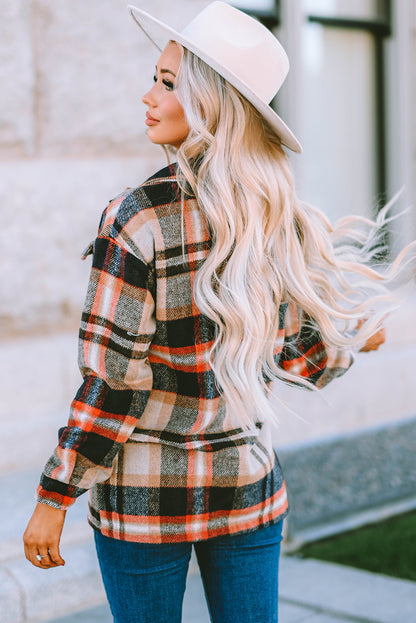 Chaqueta estilo camisa con bolsillo delantero y botones a cuadros rojos