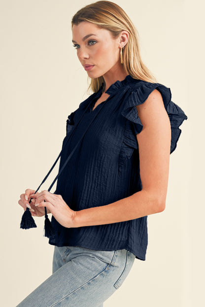 Blusa texturizada con hombros aleteados y cuello en V azul marino