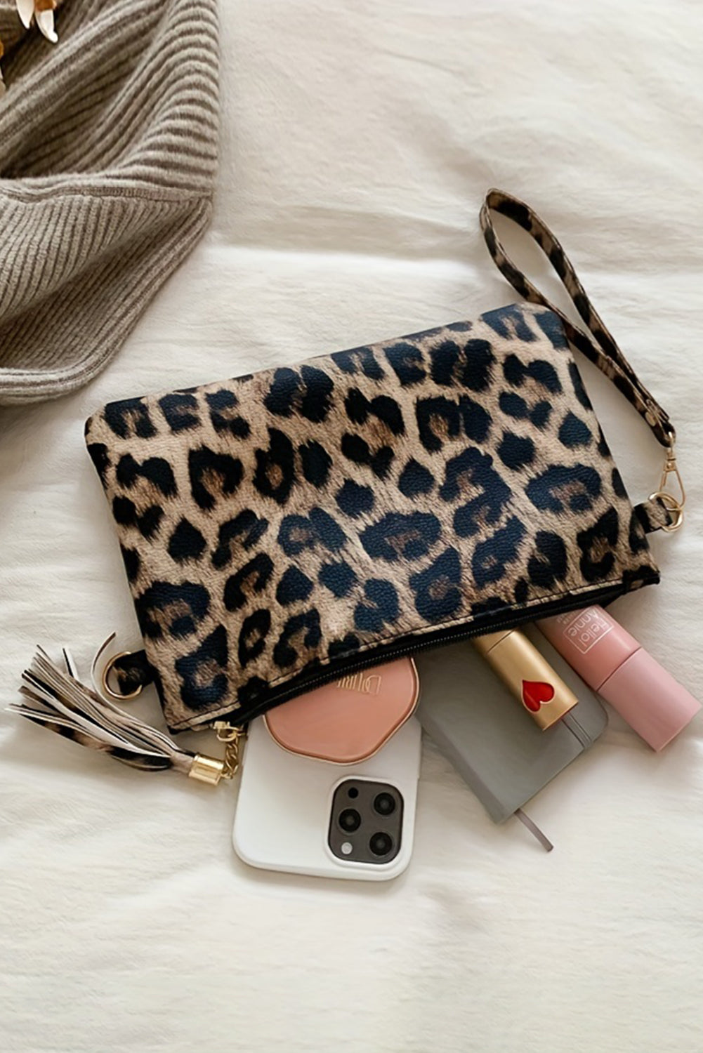 Cartera con cremallera y correa para la muñeca con estampado de leopardo castaño