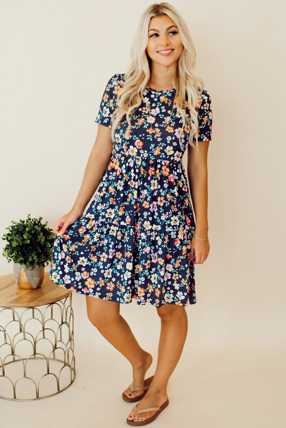 Minivestido bohemio floral con cintura fruncida y corte en A azul