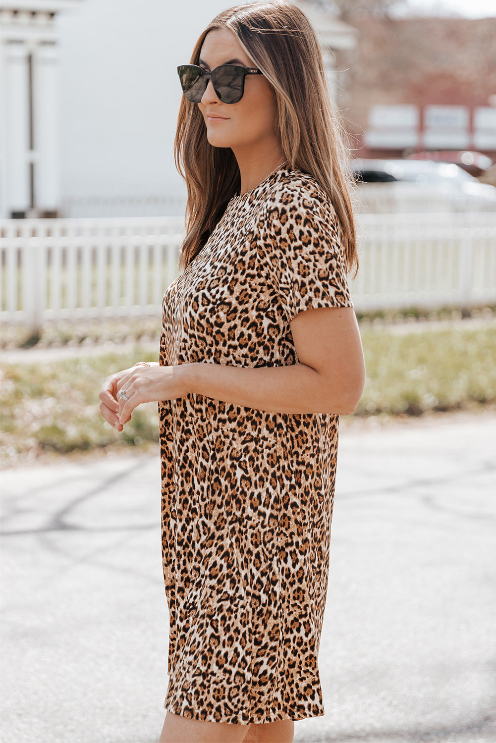 Vestido informal con estampado de leopardo y cuello redondo, manga corta, corte A