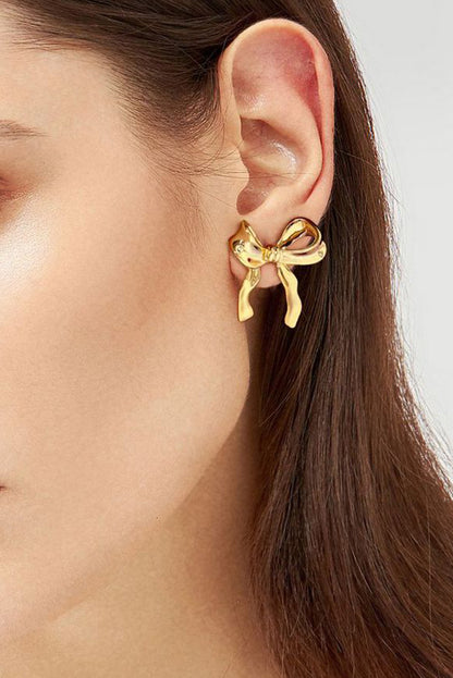 Aretes con forma de lazo y cinta elegante de oro