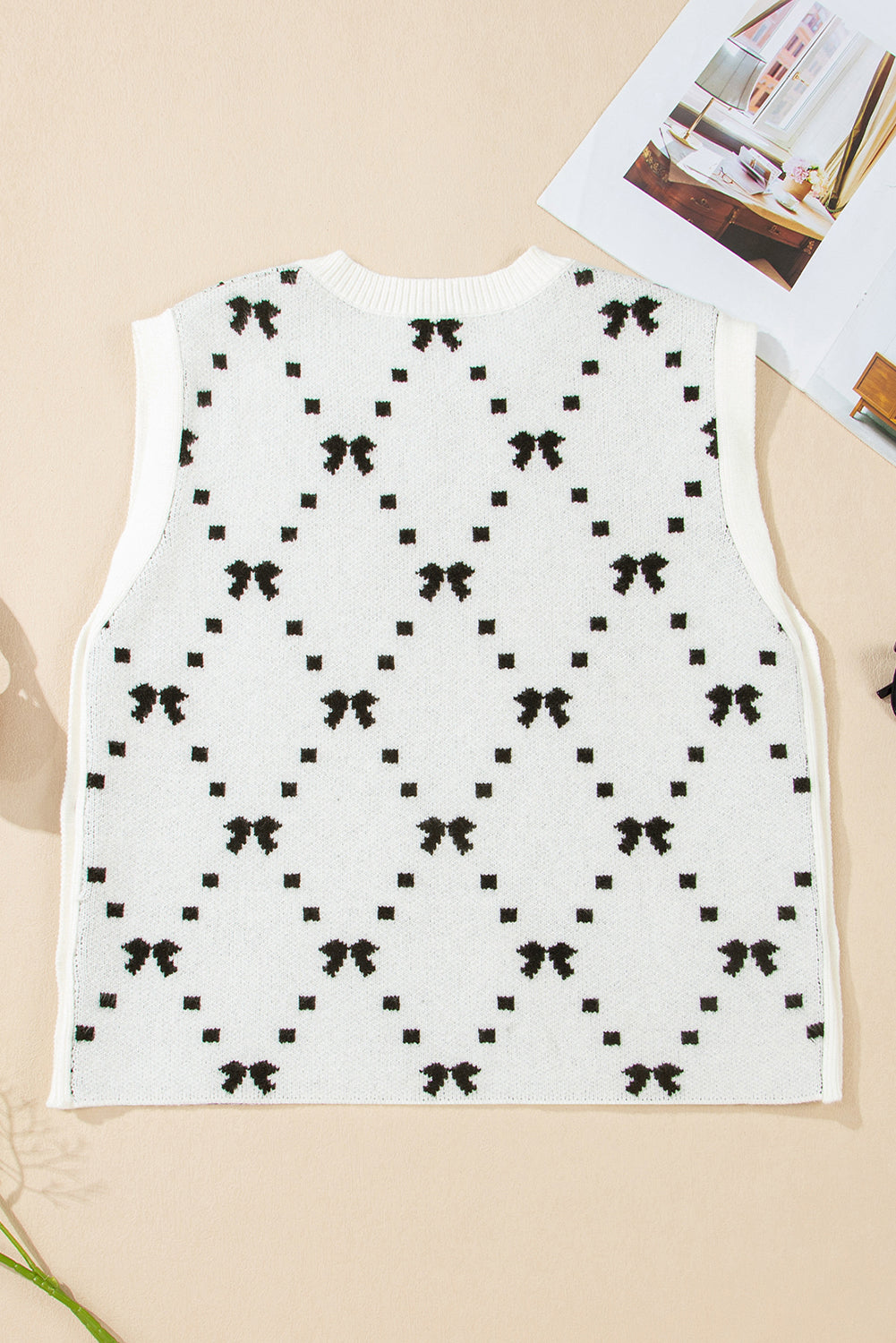 White Bow Pattern Buttoned Side Cropped Sweater Vest