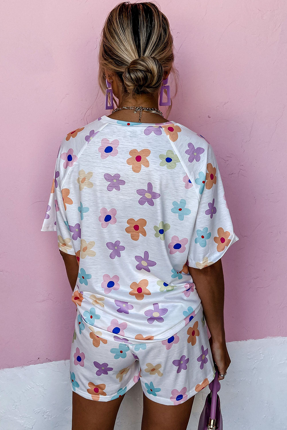 Conjunto de pantalones cortos de dos piezas con cintura alta y manga corta con estampado de flores blancas