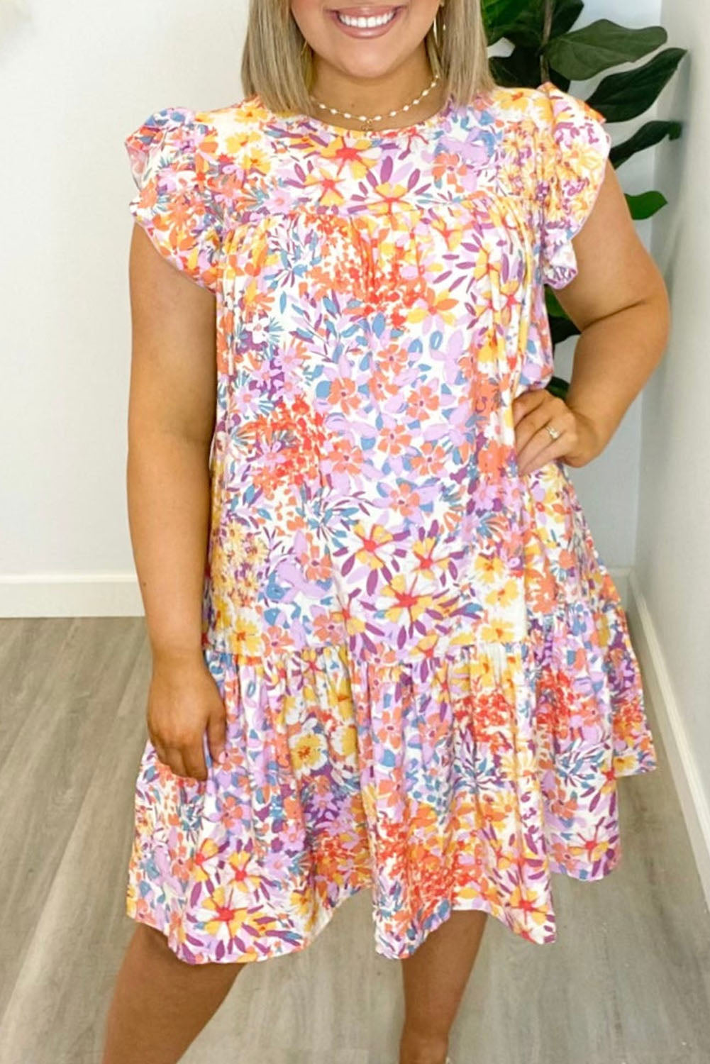 Vestido de talla grande de manga corta con volantes y estampado floral multicolor