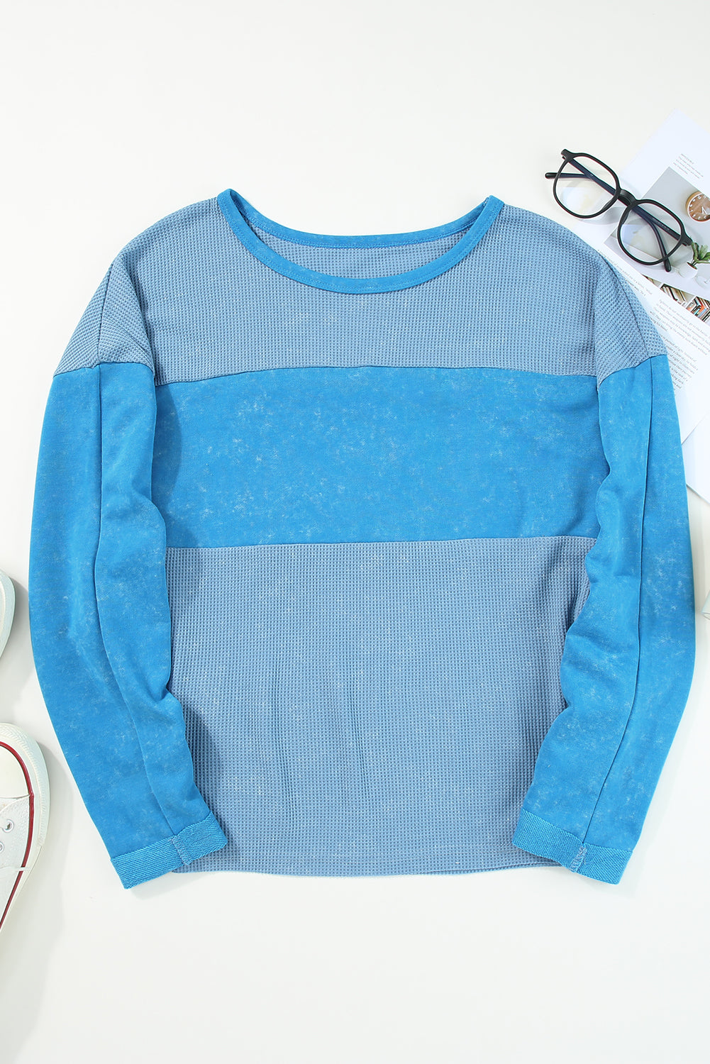 Top de hombros caídos con patchwork lavado y tejido tipo gofre azul cielo de talla grande