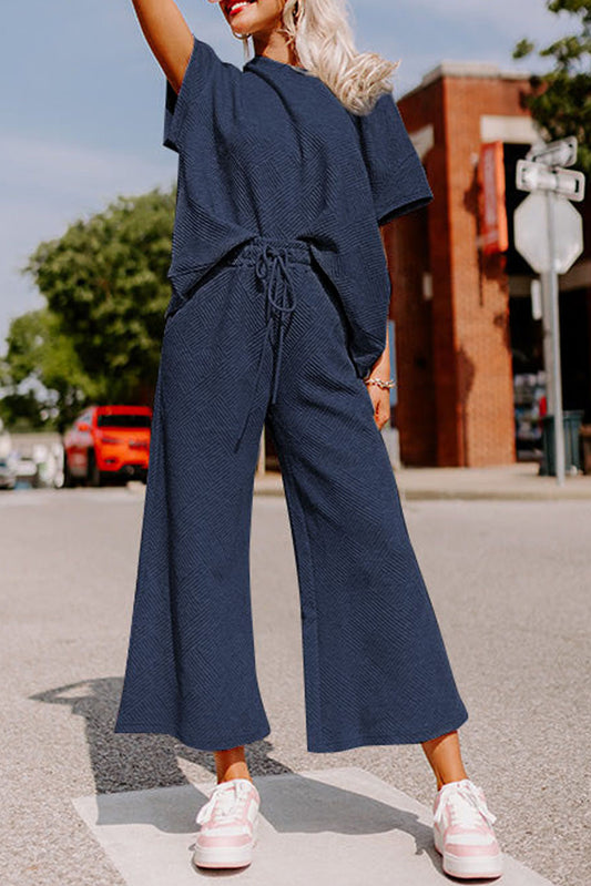 Conjunto de camiseta holgada con textura azul marino y pantalón con cordón