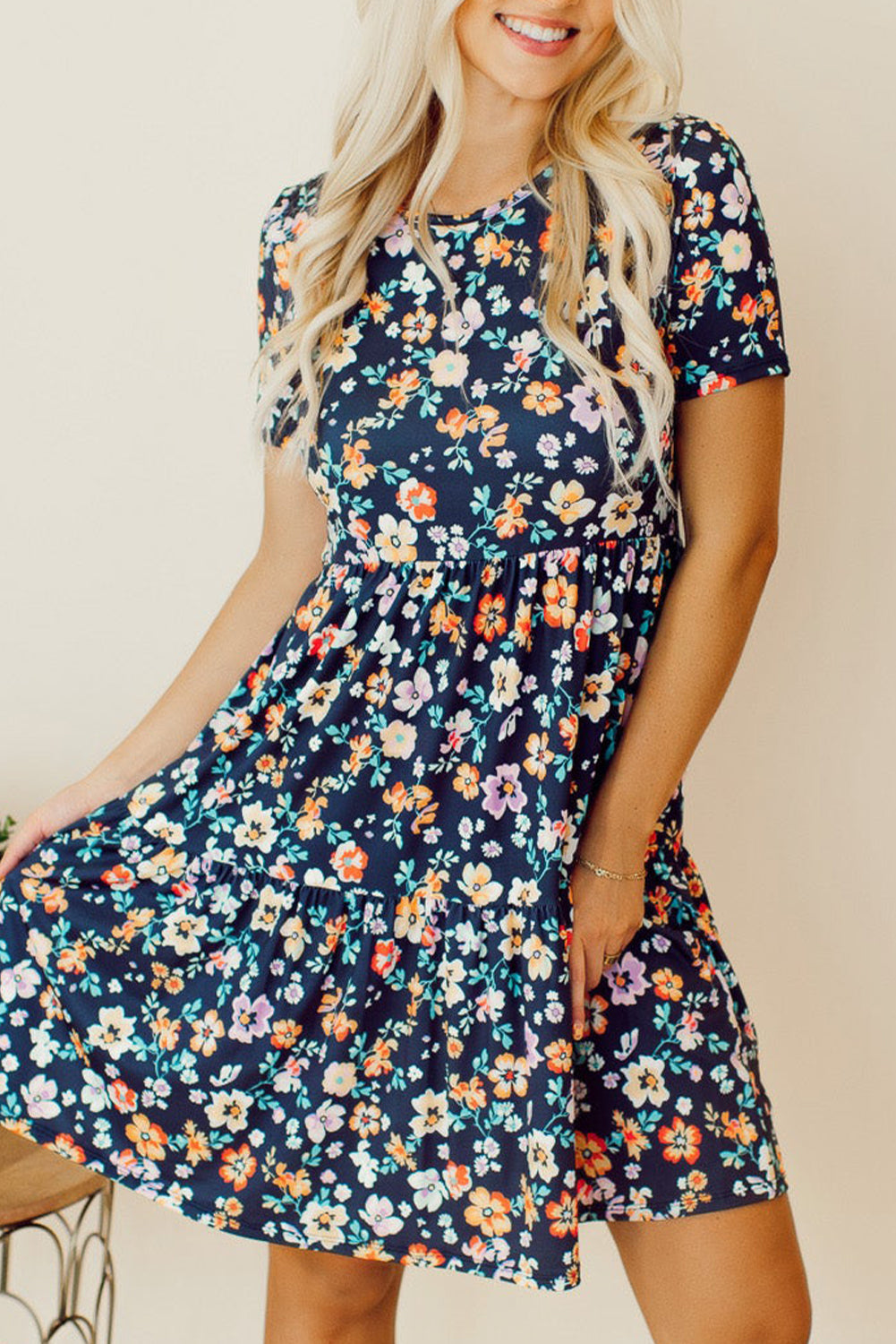 Minivestido bohemio floral con cintura fruncida y corte en A azul