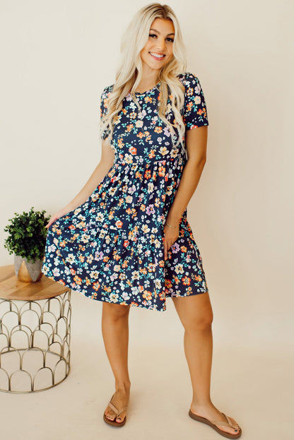 Minivestido bohemio floral con cintura fruncida y corte en A azul