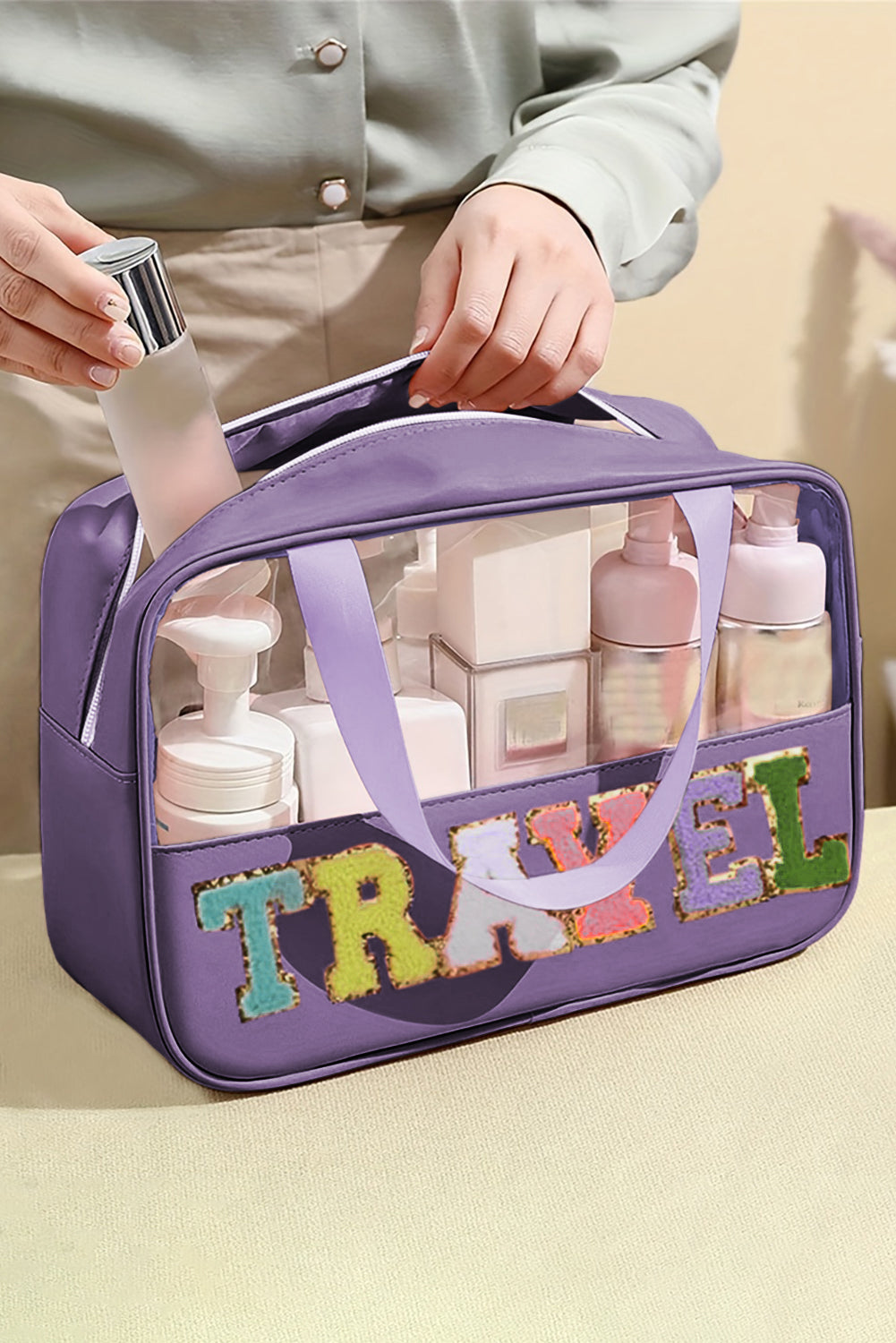 Bolsa de maquillaje de PVC transparente con letras de chenilla de TRAVEL negra