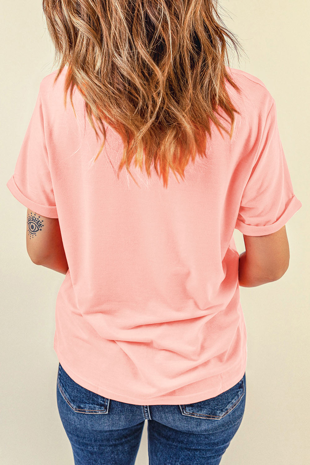 Camiseta rosa con cuello redondo y gráfico FOREVER CHASING SUNSET