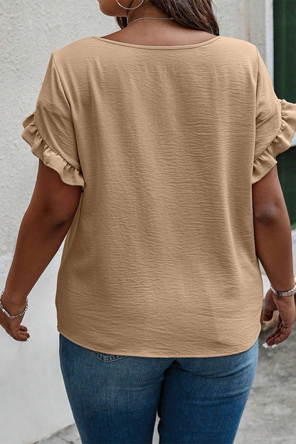 Top negro de talla grande de manga corta con volantes