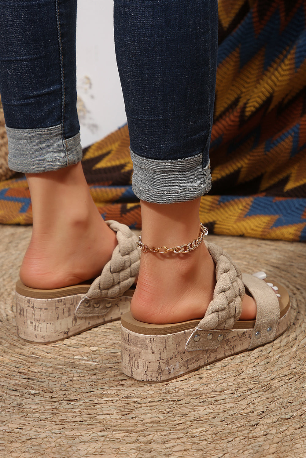 Sandalias de plataforma con detalle trenzado de cuero PU beige francés claro