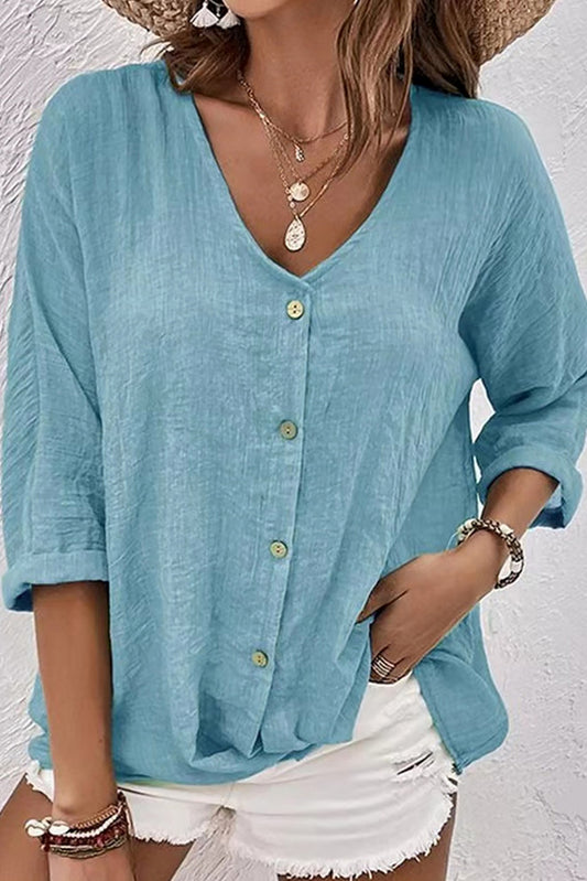 Blusa con botones y cuello en V liso azul cielo