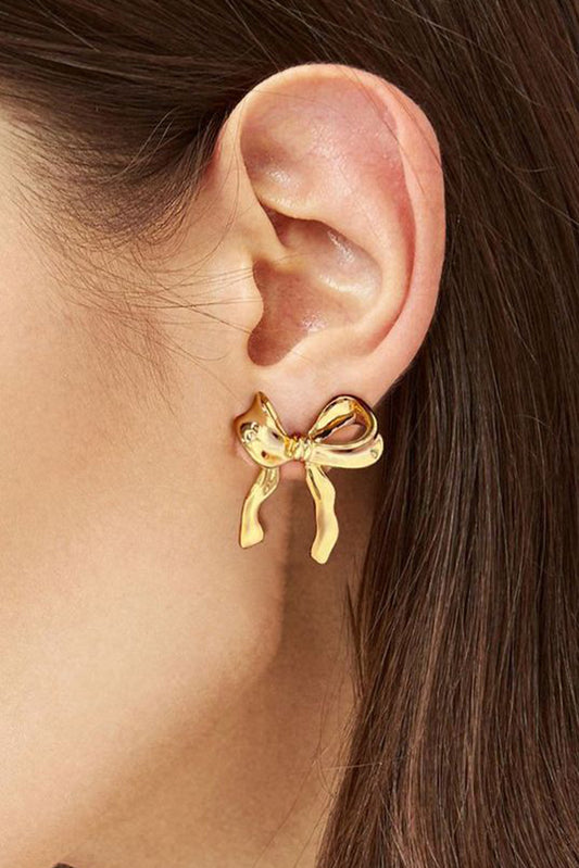 Aretes con forma de lazo y cinta elegante de oro