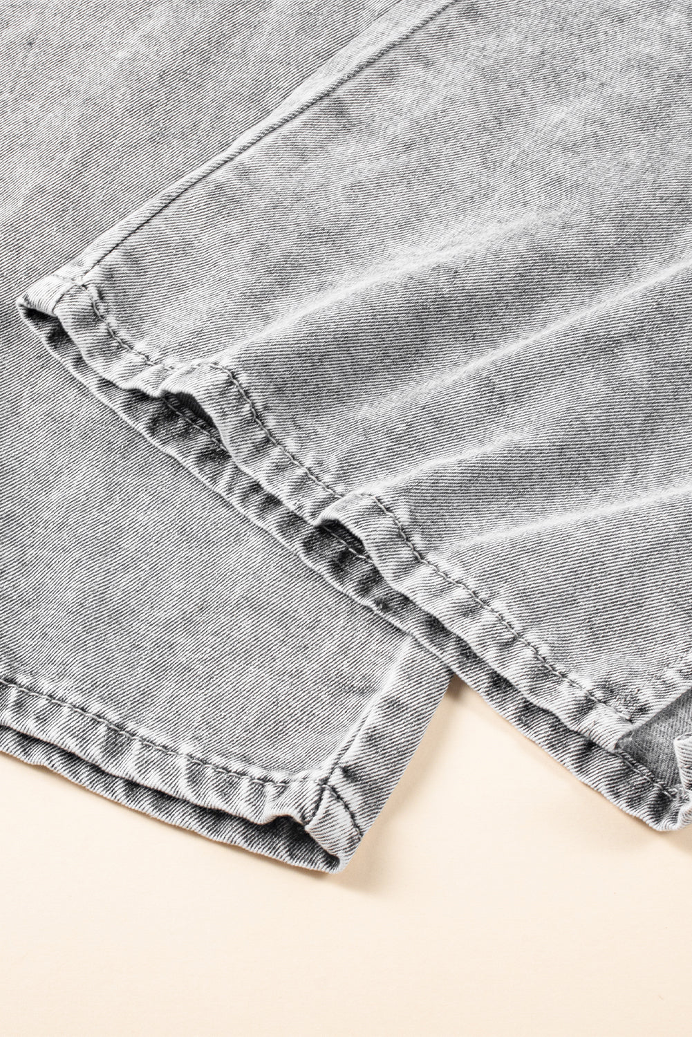 Jeans anchos con cintura elástica y cordón en gris medio