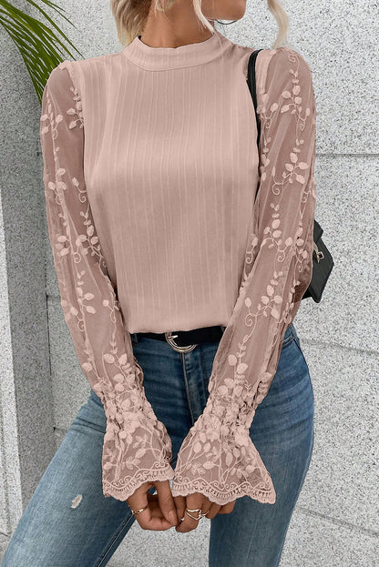 Blusa con cuello simulado y manga de encaje en contraste con textura rosa albaricoque