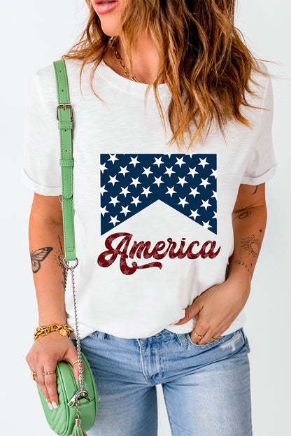 Camiseta blanca informal con cuello redondo y estampado de estrellas de América