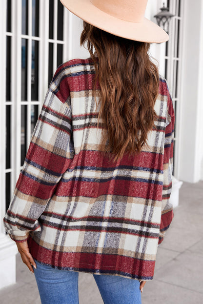 Chaqueta estilo camisa con bolsillo delantero y botones a cuadros rojos