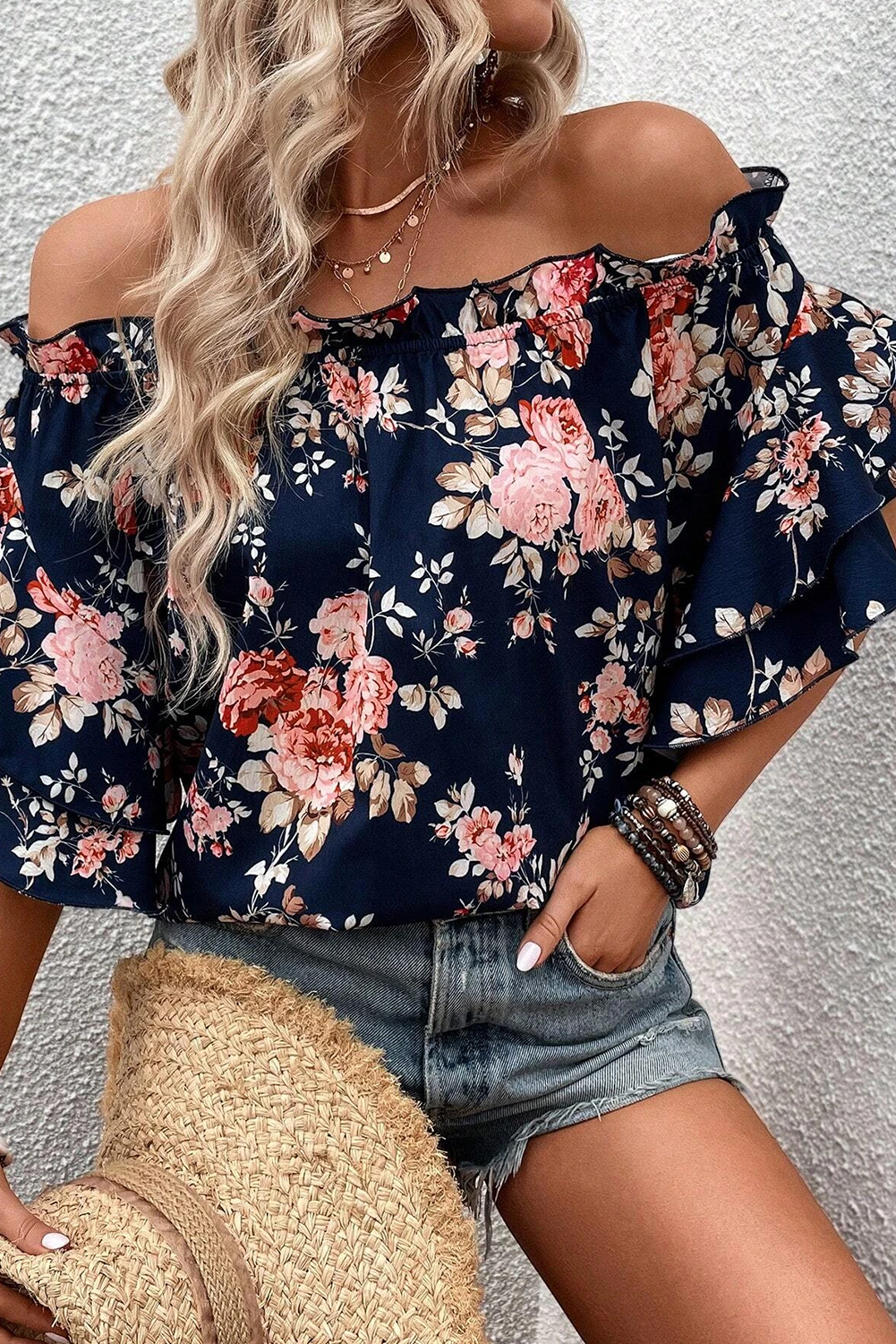 Blusa floral con volantes y hombros descubiertos y mangas con volantes azul