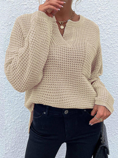 Langärmliger Pullover mit Kerben