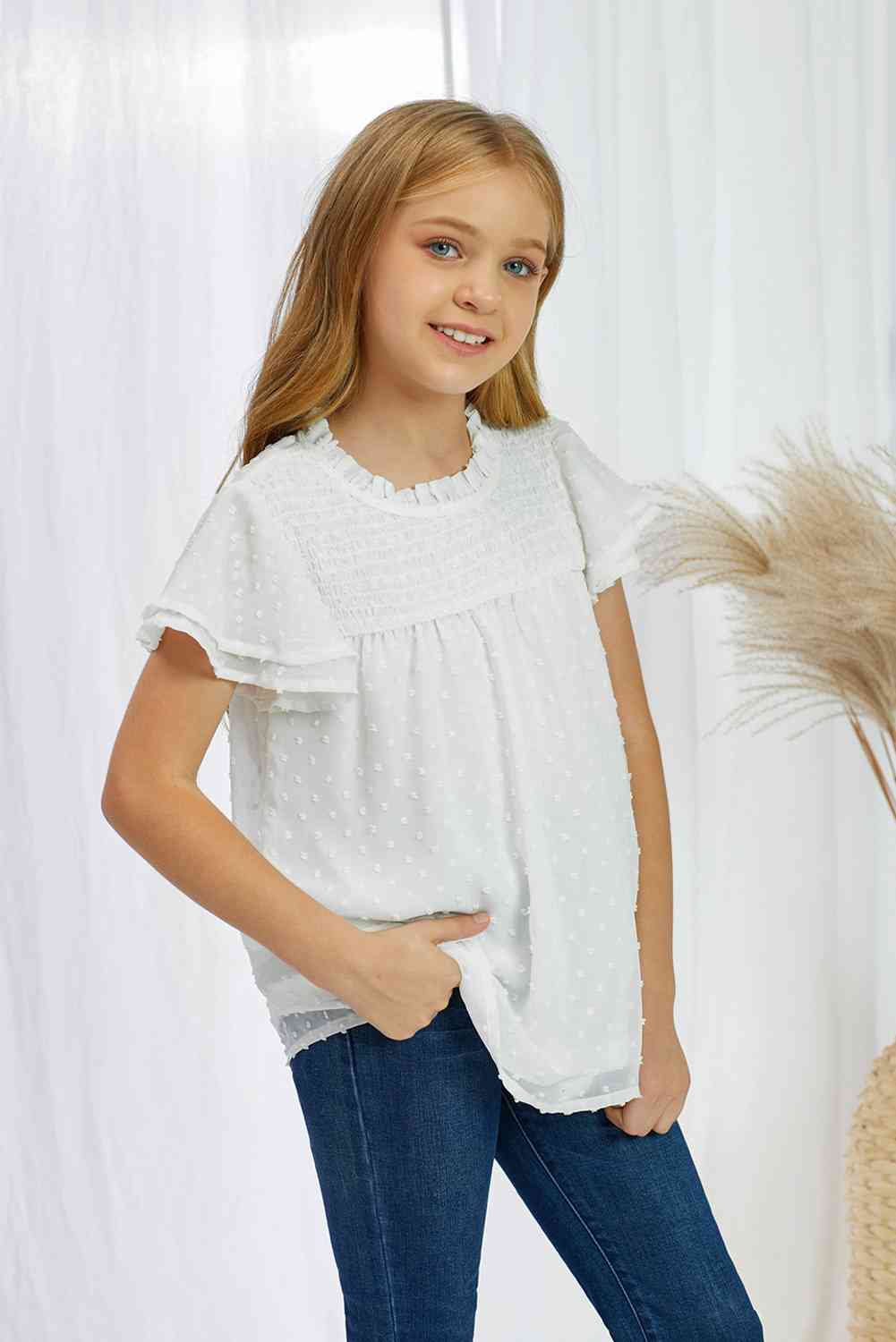 Blusa fruncida con mangas acampanadas y lunares suizos para niñas