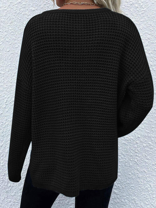 Langärmliger Pullover mit Kerben