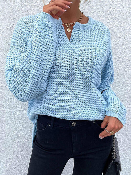 Langärmliger Pullover mit Kerben