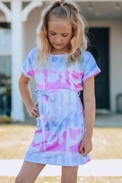 Vestido estilo camiseta para niñas con efecto tie-dye y cinturón