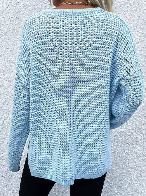 Langärmliger Pullover mit Kerben