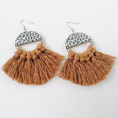 Pendientes colgantes de leopardo con detalle de borlas