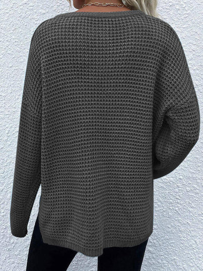 Langärmliger Pullover mit Kerben