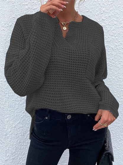 Langärmliger Pullover mit Kerben