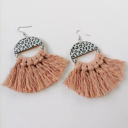 Pendientes colgantes de leopardo con detalle de borlas